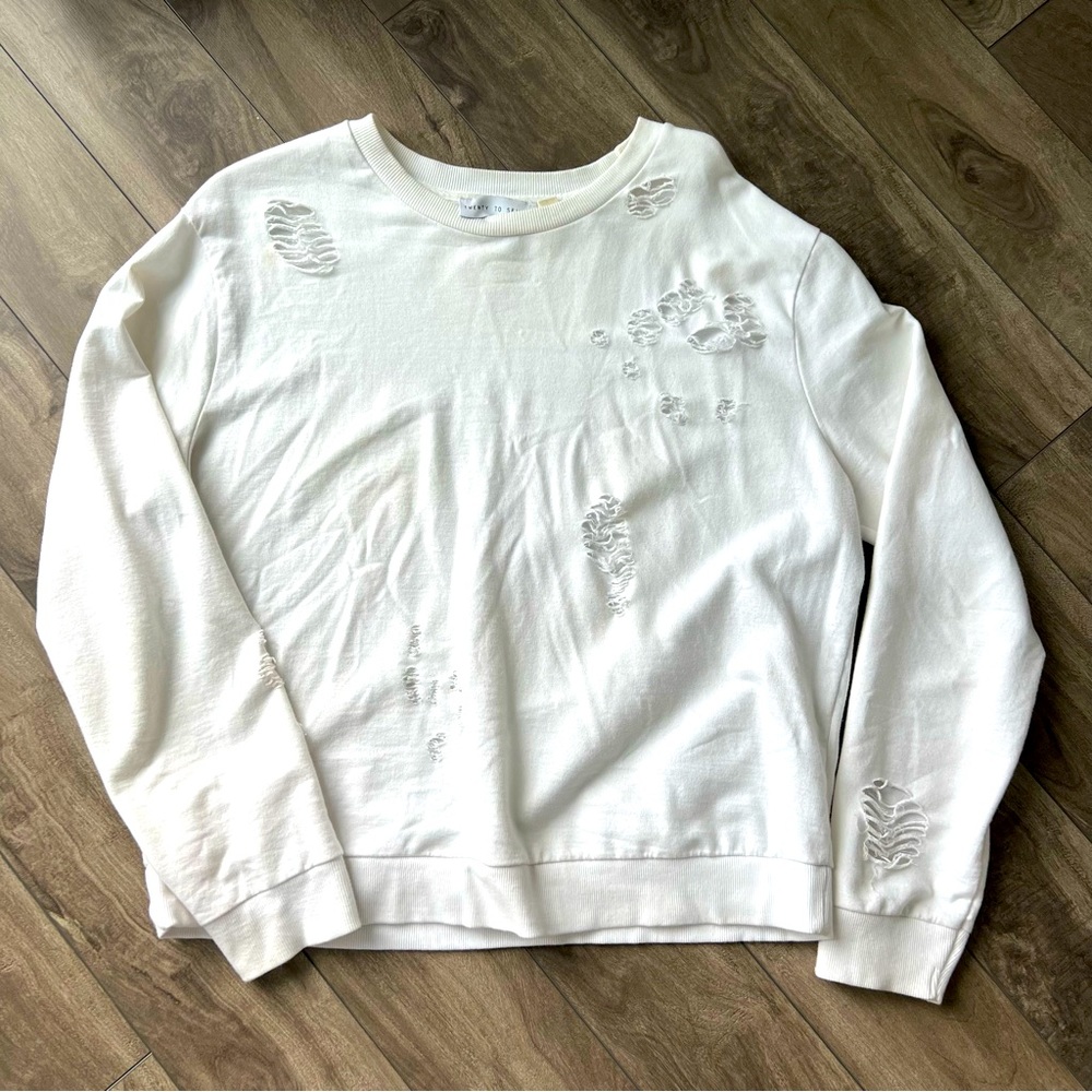 Twenty to Seven Distressed Women’s White Sweatshirt - Size L